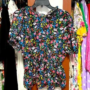 Short sleeve floral, top size large